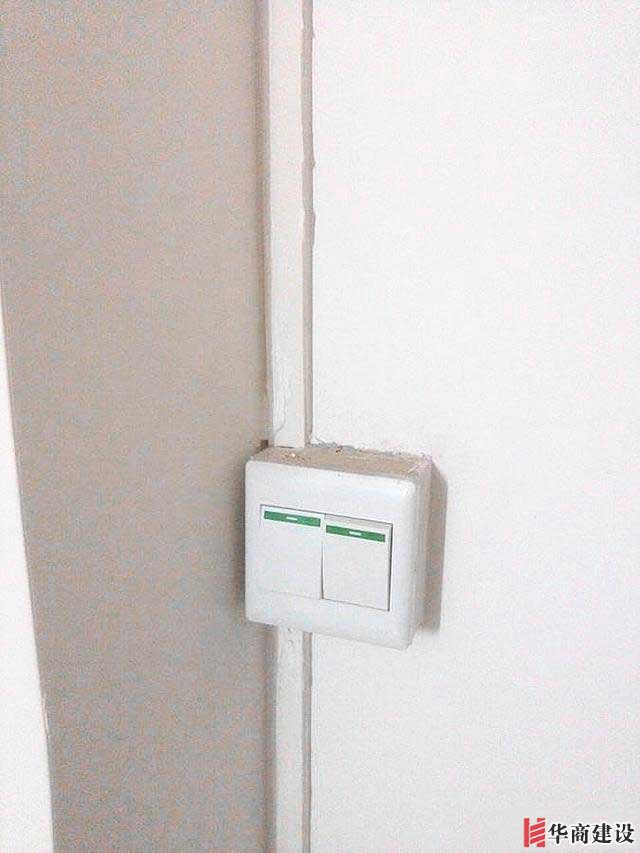 裝修時走的明線，結果太丑了，有什么方法把線槽蓋住呢？