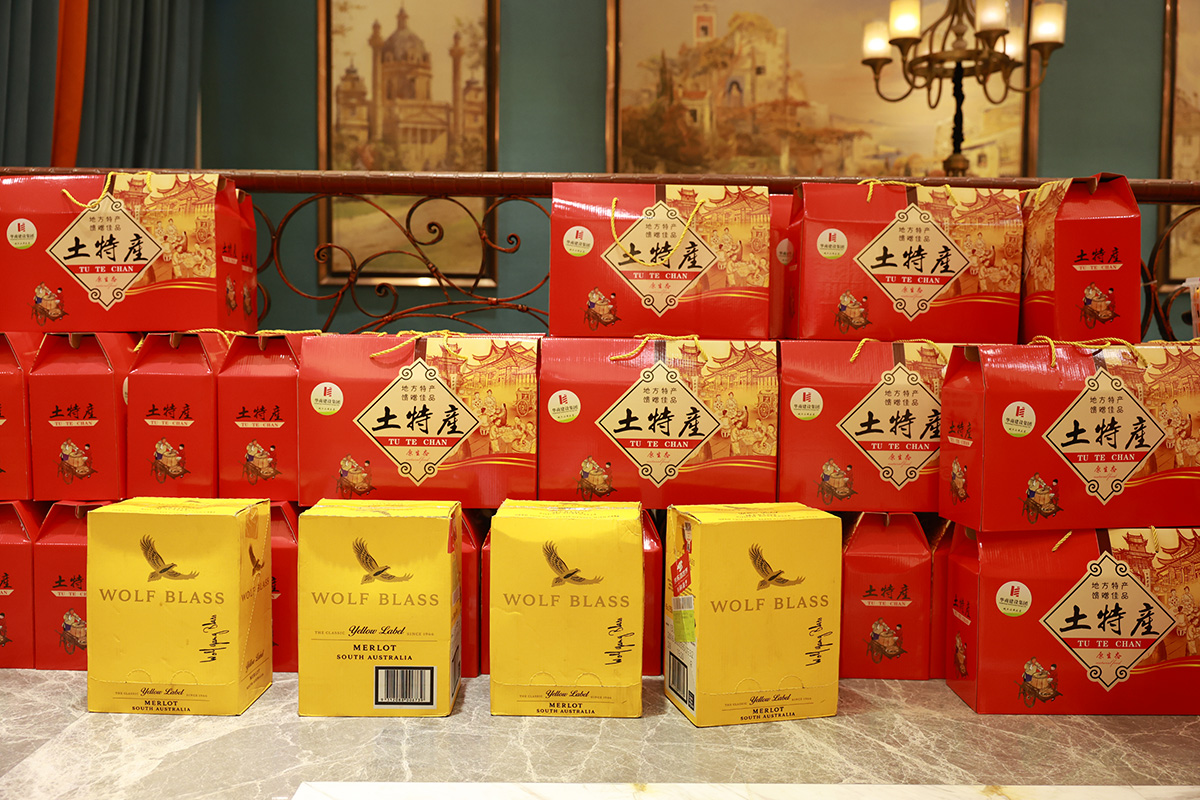 華商建設(shè)集團(tuán)辭舊迎新晚會(huì)，攜手同行，再創(chuàng)輝煌
